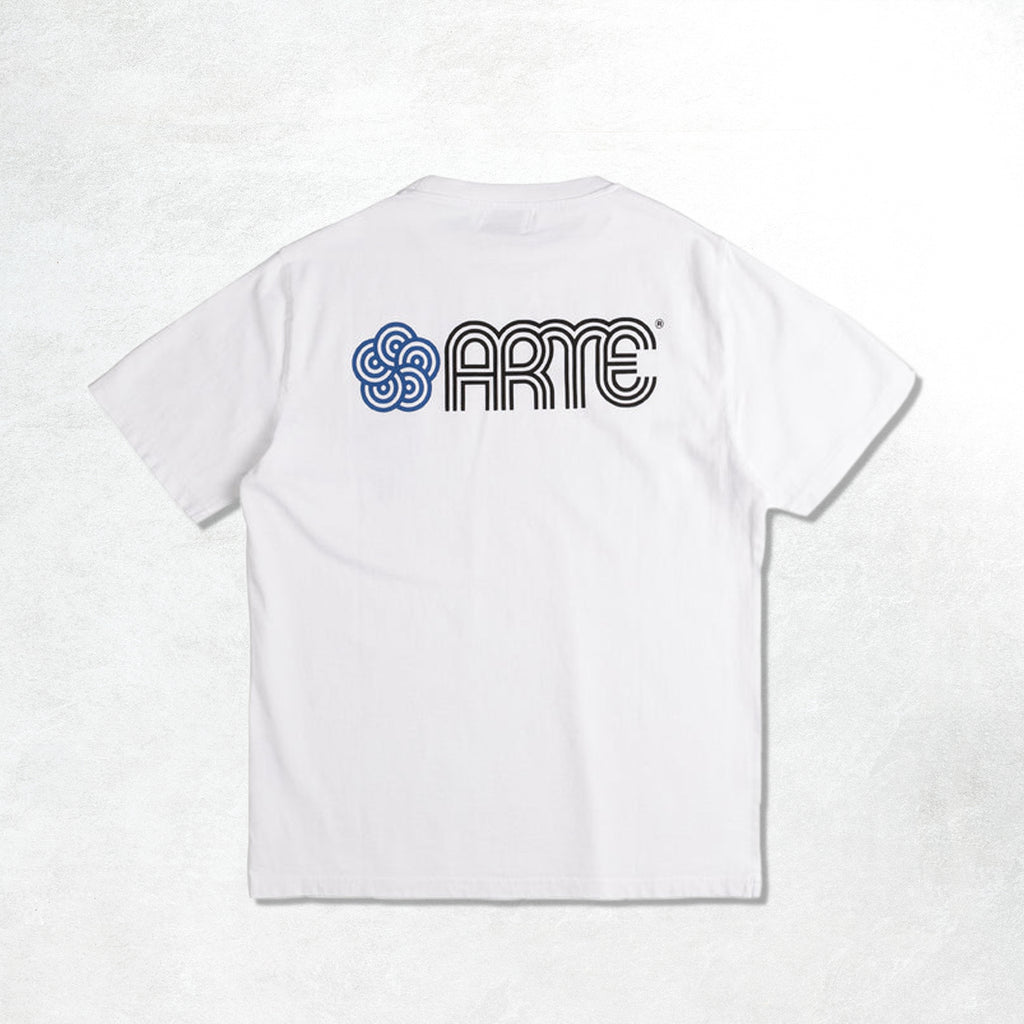 Arte Teo Circle Flower T-shirt: White (Back)