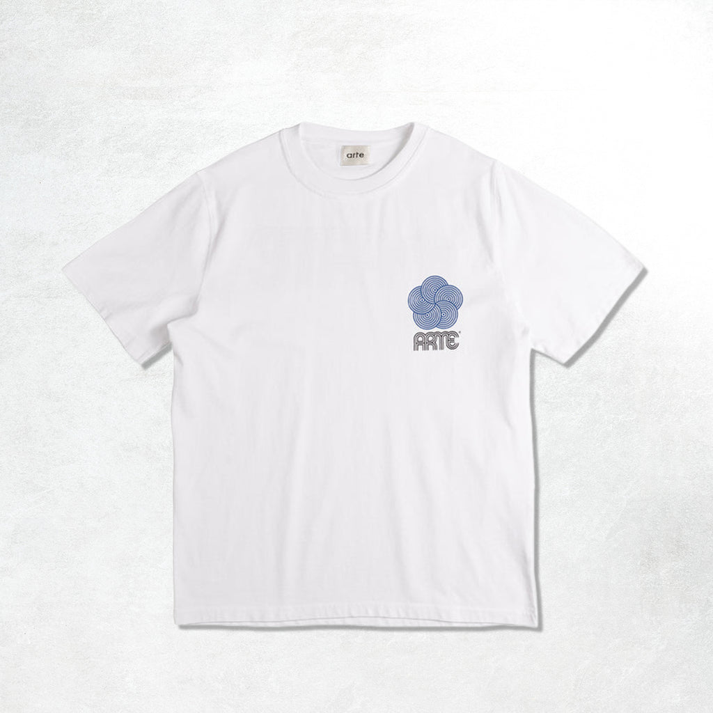 Arte Teo Circle Flower T-shirt: White (Front)