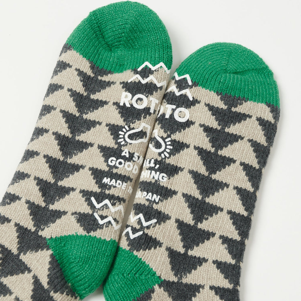 Rototo Comfy Room Socks Sankaku: Charcoal/Green_1